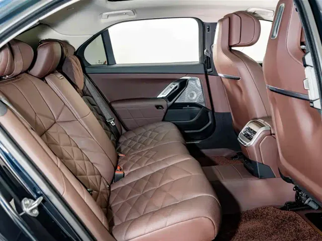 BMW 7 Series — Фото автомобиля 21