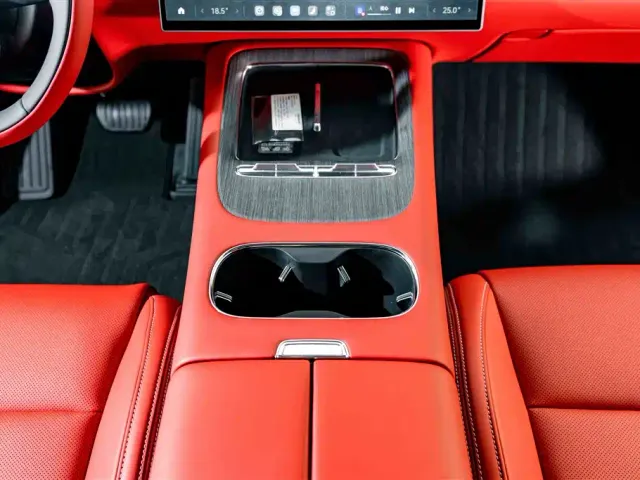 Xiaomi SU7 — Фото автомобиля 14