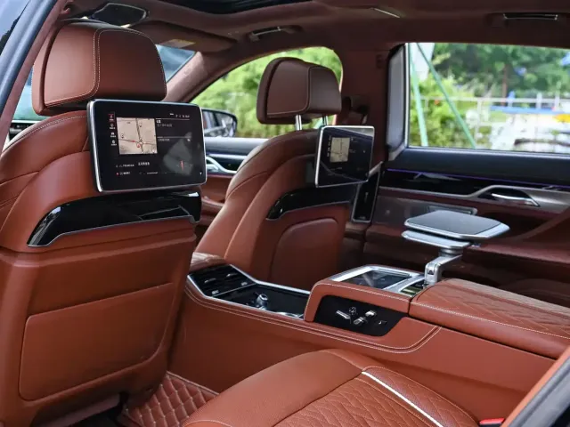 BMW 7 Series — Фото автомобиля 18