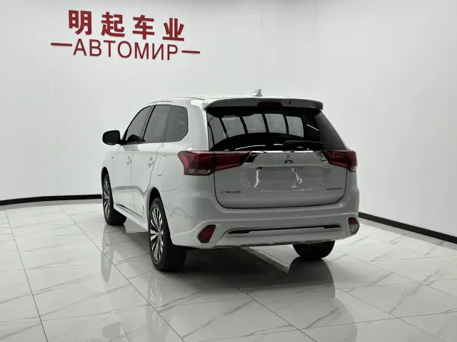 Mitsubishi Outlander — Фото автомобиля 8