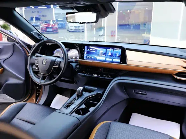 Toyota Crown SportCross — Фото автомобиля 19