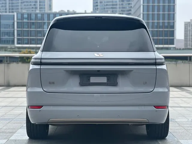 Li Auto L9 — Фото автомобиля 16