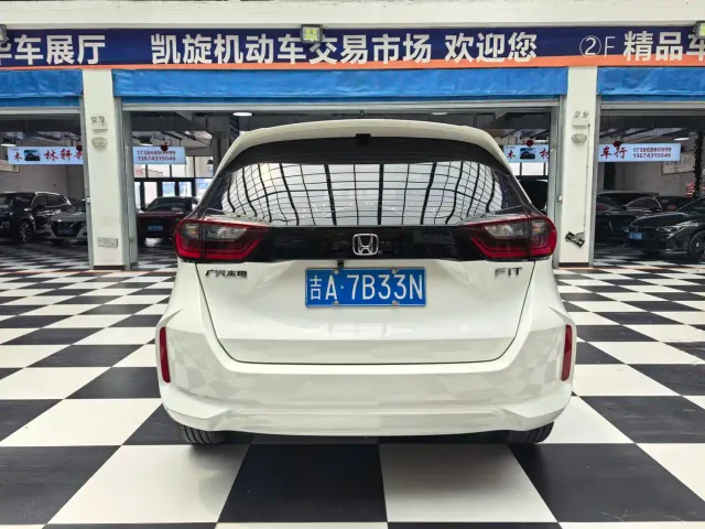 Honda Fit — Фото автомобиля 5