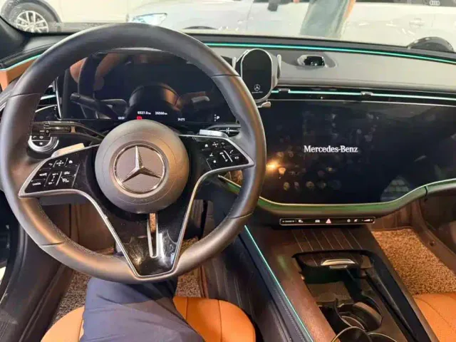 Mercedes-Benz E-Class — Фото автомобиля 8