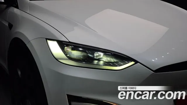 Tesla Model X — Фото автомобиля 22