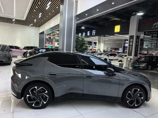 Lynk & Co Z20 — Фото автомобиля 15