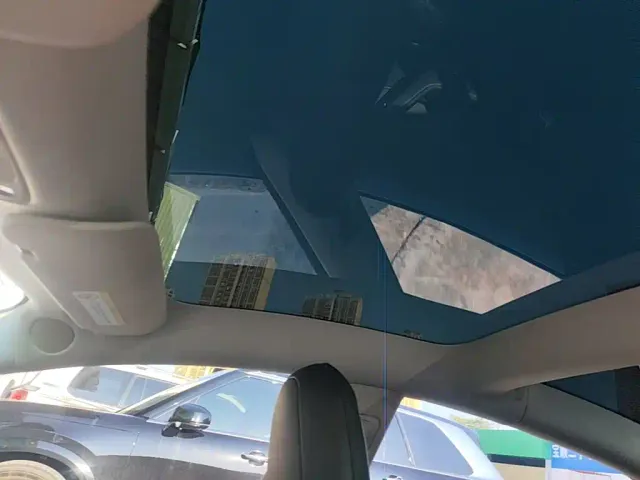 Tesla Model 3 — Фото автомобиля 17