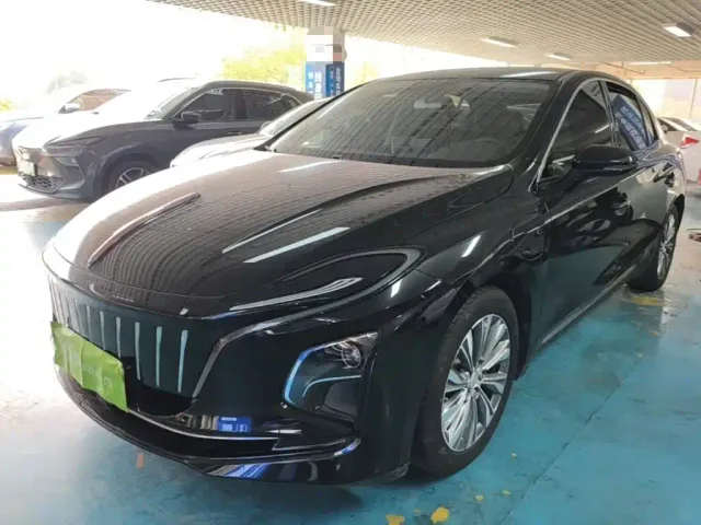 Фотография автомобиля — Hongqi E-QM5