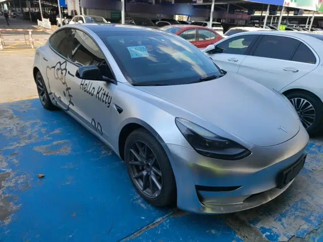 Tesla Model 3 — Фото автомобиля 3