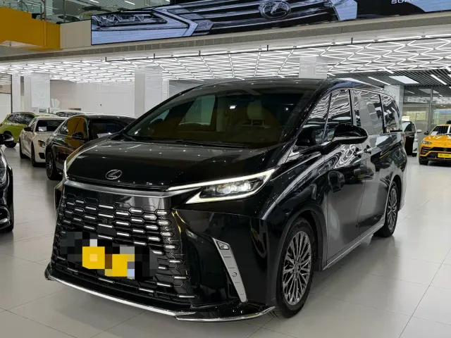 Фотография автомобиля — Lexus LM