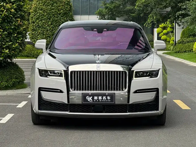 Rolls-Royce Ghost — Фото автомобиля 2