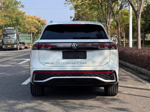 Volkswagen Tiguan L — Фото автомобиля 9