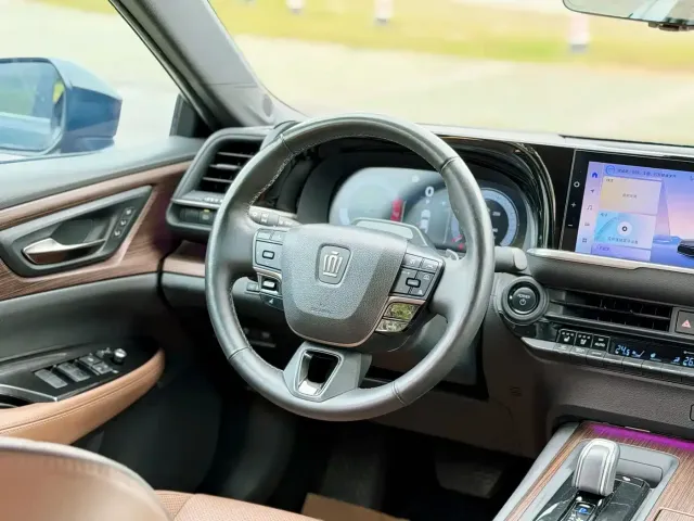Toyota Crown — Фото автомобиля 12