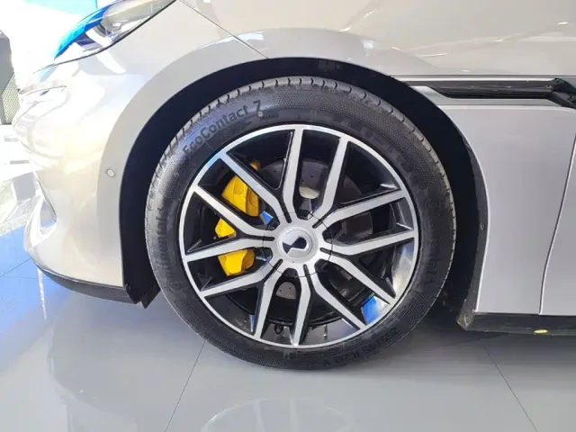 Denza Z9GT — Фото автомобиля 22