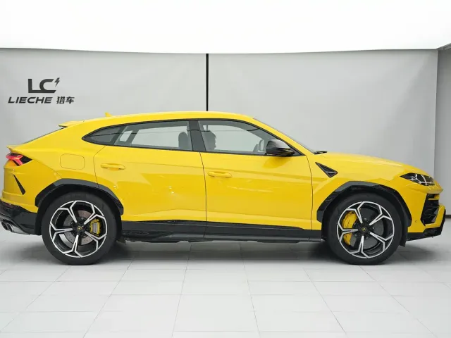 Lamborghini Urus — Фото автомобиля 3