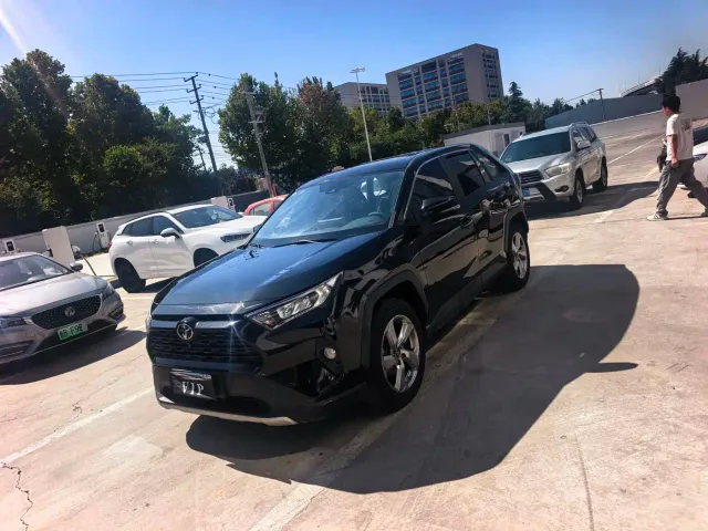 Toyota RAV4 — Фото автомобиля 2
