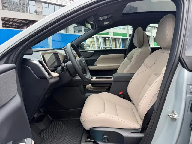 Volvo XC70 Plug-in Hybrid — Фото автомобиля 4