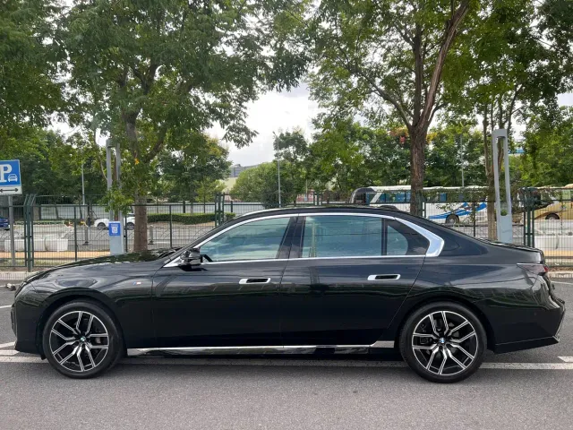 BMW 7 Series — Фото автомобиля 7