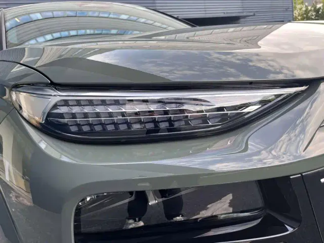 Audi Q6L e-tron — Фото автомобиля 17