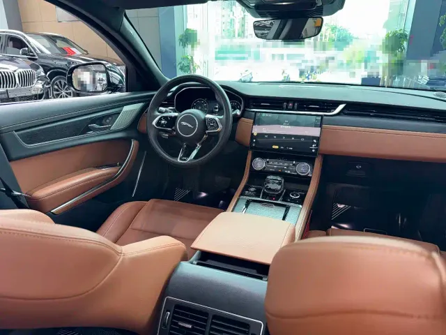 Jaguar XFL — Фото автомобиля 3