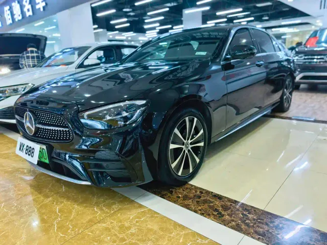Фотография автомобиля — Mercedes-Benz E-Class