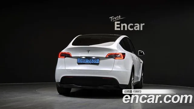 Tesla Model Y — Фото автомобиля 4