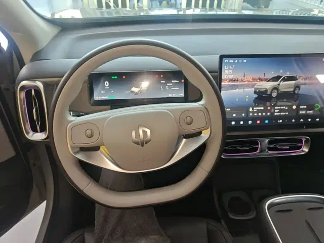 Leapmotor B10 — Фото автомобиля 10
