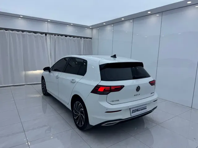 Volkswagen Golf — Фото автомобиля 6