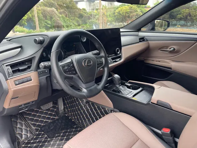 Lexus ES — Фото автомобиля 18