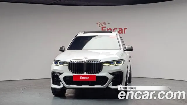 BMW X7 M50i 6 мест — Фото автомобиля 3