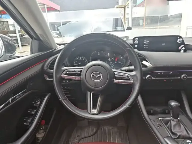 Mazda Axela — Фото автомобиля 10