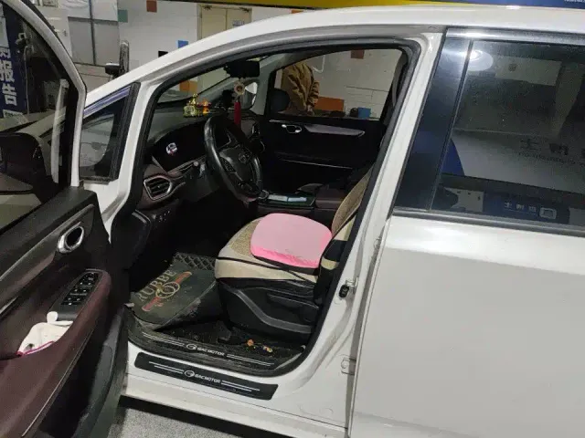 GAC Trumpchi M6 — Фото автомобиля 4
