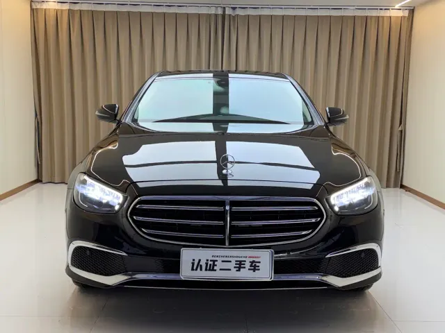 Mercedes-Benz E-Class — Фото автомобиля 3