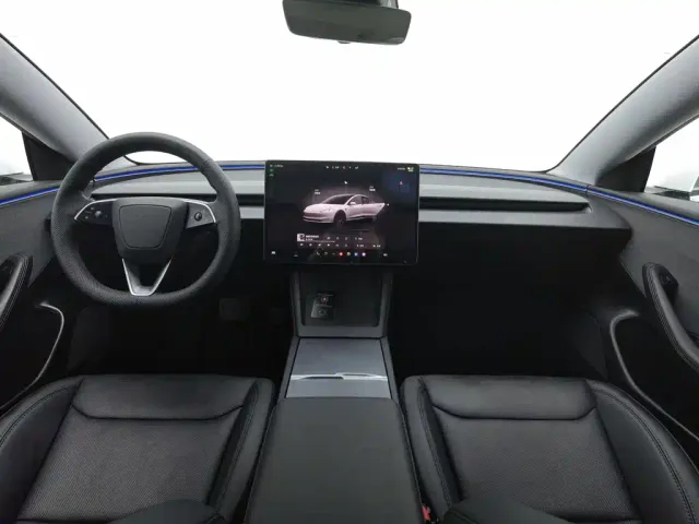 Tesla Model 3 — Фото автомобиля 5