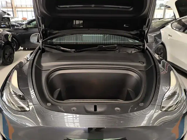 Tesla Model Y — Фото автомобиля 19