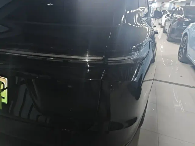 Li Auto L9 — Фото автомобиля 7