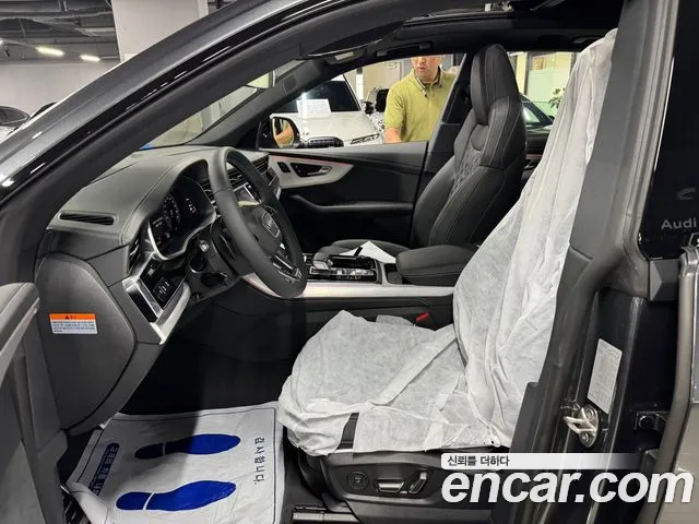 Audi Q8 55 TFSI quattro Premium — Фото автомобиля 7