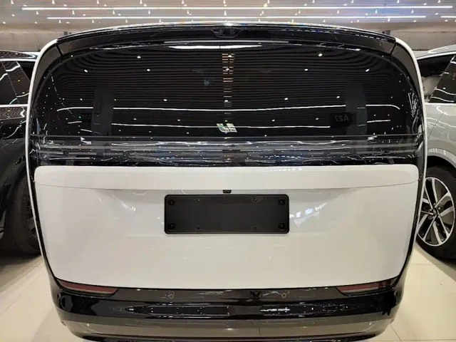 Li Auto MEGA — Фото автомобиля 5