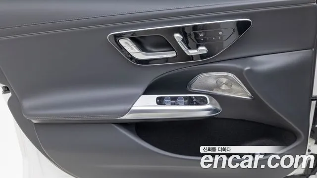 Mercedes-Benz E-Class — Фото автомобиля 11