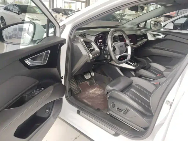 Audi Q4 e-tron — Фото автомобиля 15