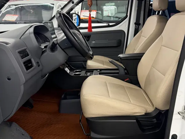 Wuling Yangguang — Фото автомобиля 14