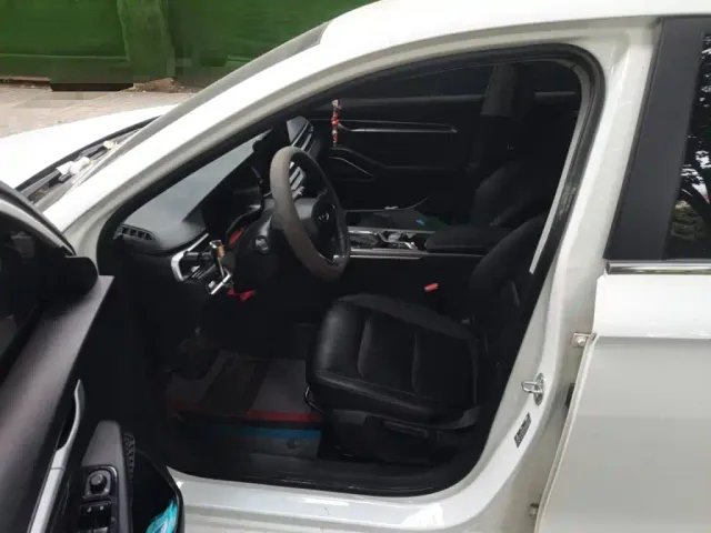 Geely Emgrand — Фото автомобиля 11