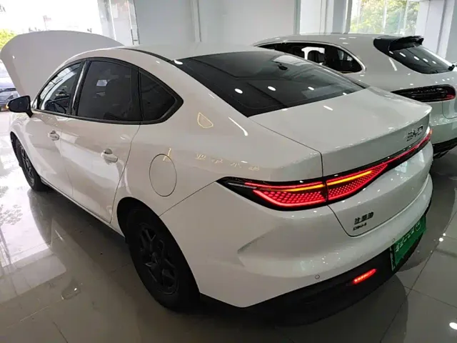 BYD Seal 05 DM-i — Фото автомобиля 4
