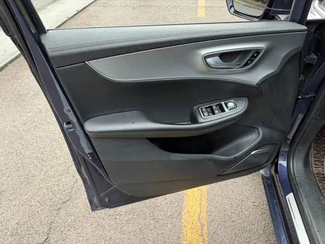 Roewe iMAX8 — Фото автомобиля 6