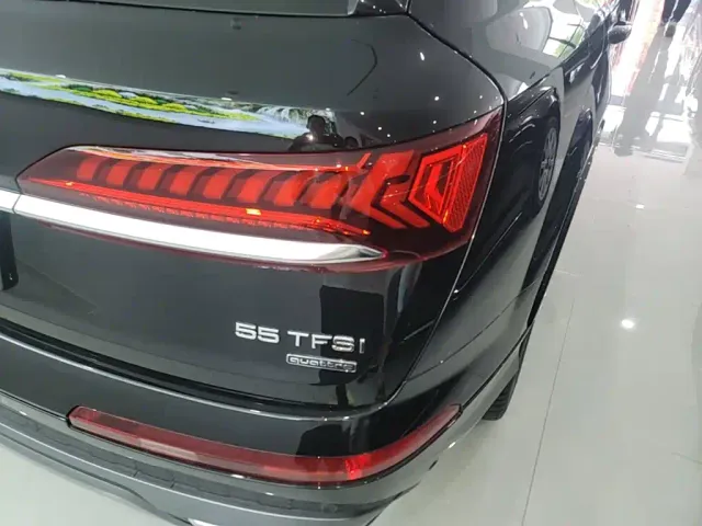 Audi Q7 — Фото автомобиля 7