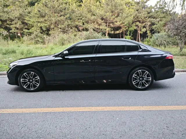 BMW 5 Series — Фото автомобиля 4