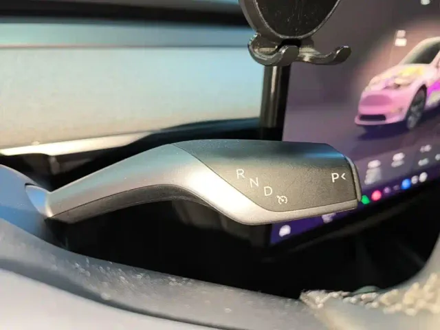 Tesla Model Y — Фото автомобиля 13