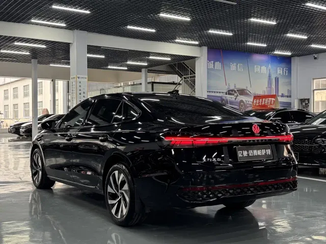 Volkswagen Passat 2025 Model Pro 380TSI Starlight Dragon Edition — Фото автомобиля 7
