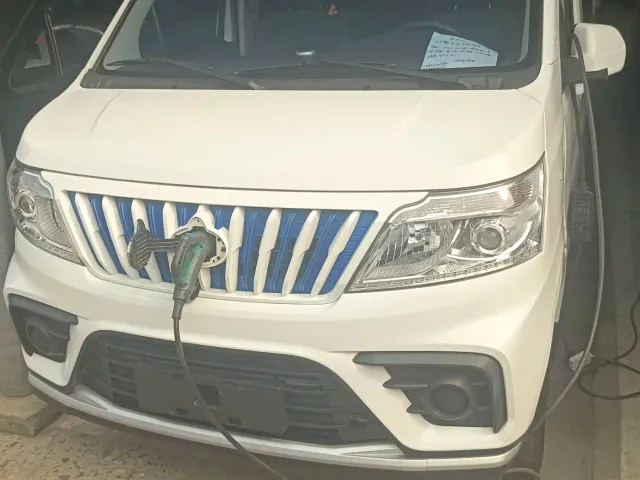 Фотография автомобиля — Changan Ruixing EM80