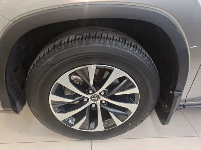 Lexus RX — Фото автомобиля 22